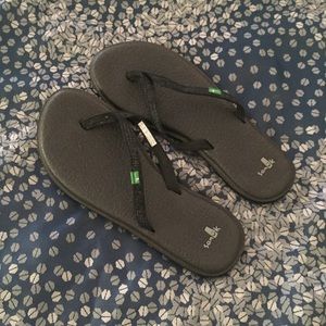 Sanuk black sparkle sandals